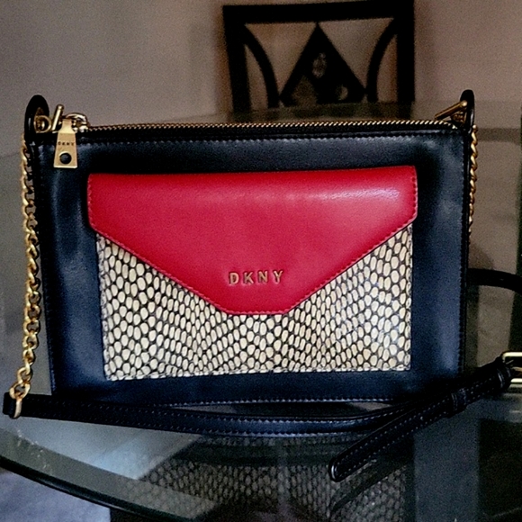 DKNY Alexa Top Zip Crossbody - Picture 14 of 16